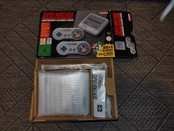 Mini SNES EUR koko paketti sisältä.jpg