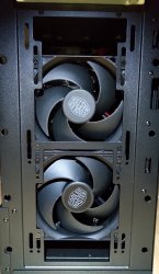 Silencio S400 edessä 2x120 vakiot.jpg